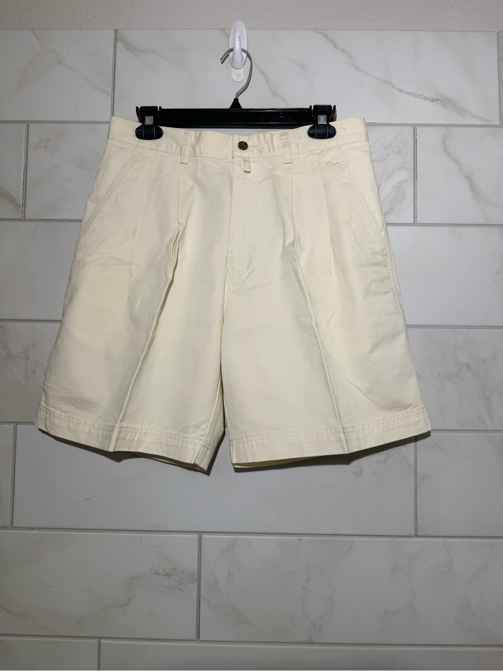 Men's Flat Front Pleated Shorts in Cream